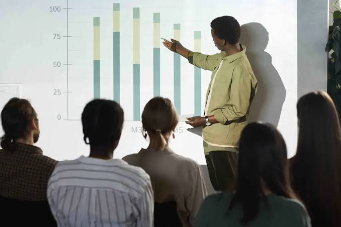 Teknik Public Speaking yang Bisa Dipelajari Karyawan 