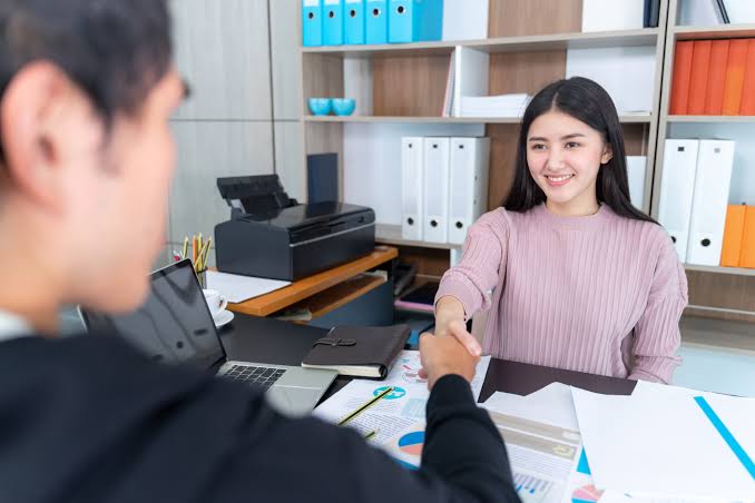 Cara Mempertahankan Karyawan Fresh Graduate Agar Tidak Cepat Resign