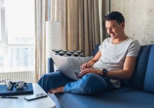 Apa Perbedaan Pekerja Freelance dan Remote? Berikut Penjelasannya! 