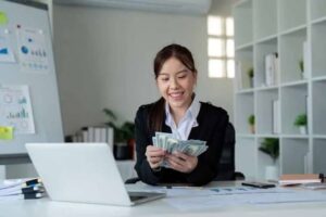 5 Tips Memperjuangkan Kenaikan Gaji tanpa Harus Berpindah Tempat Kerja